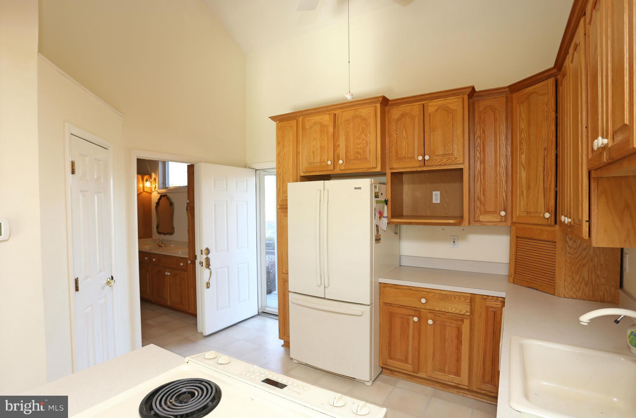 8131 Orchard Point Road Pasadena, MD 21122 - Photo 22 of 30 Kitchen