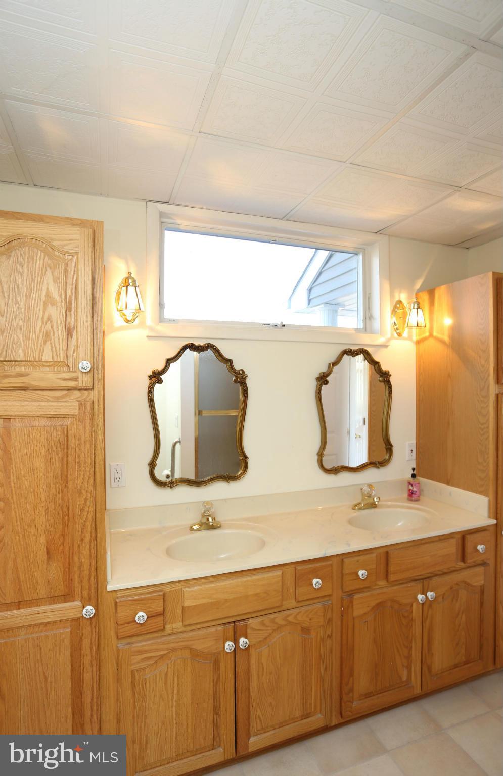 8131 Orchard Point Road Pasadena, MD 21122 - Photo 24 of 30 Bath
