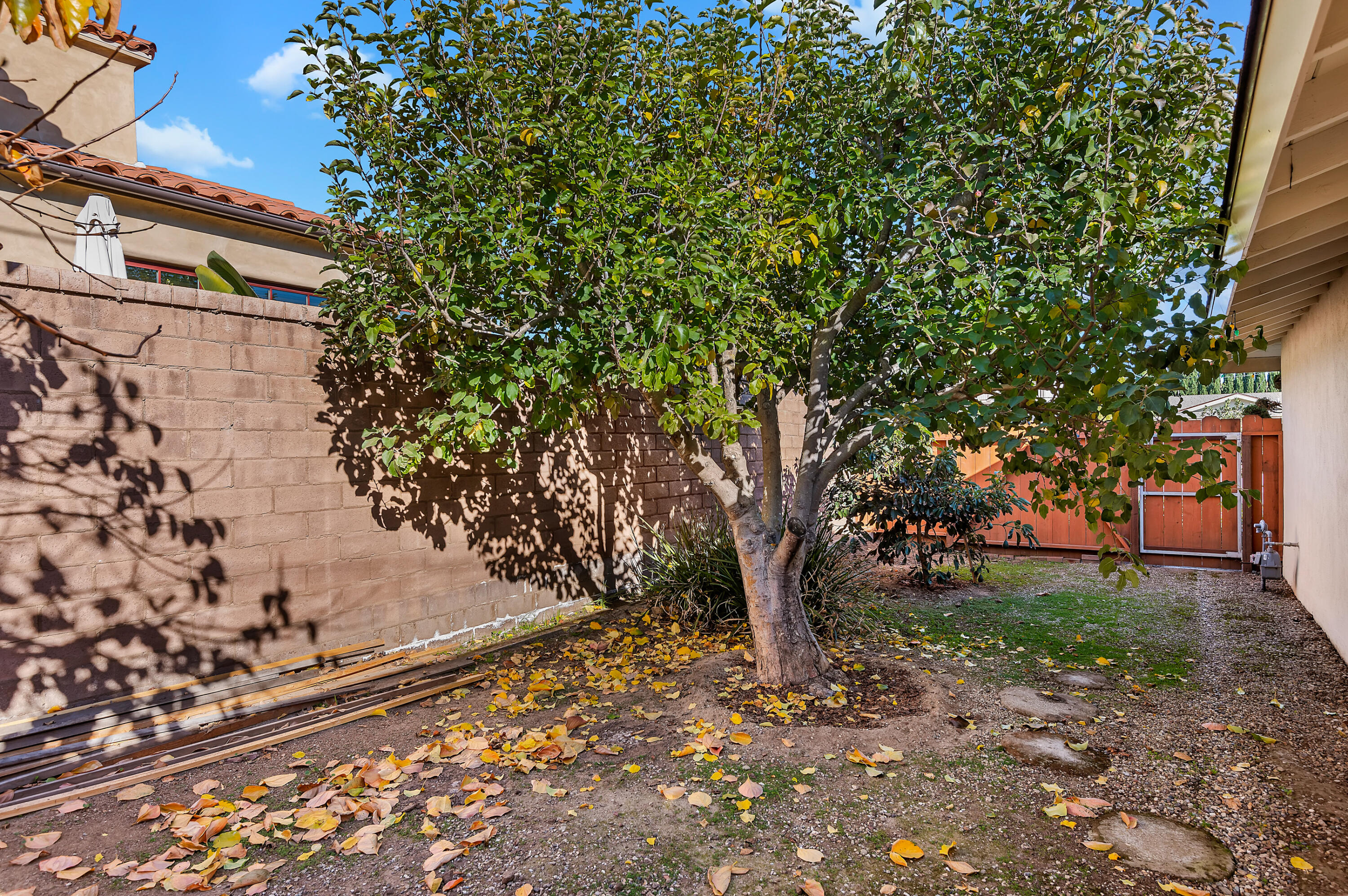543 Las Perlas Drive Santa Barbara, CA 93111 - Photo 20 of 20 19 - Side Yard
