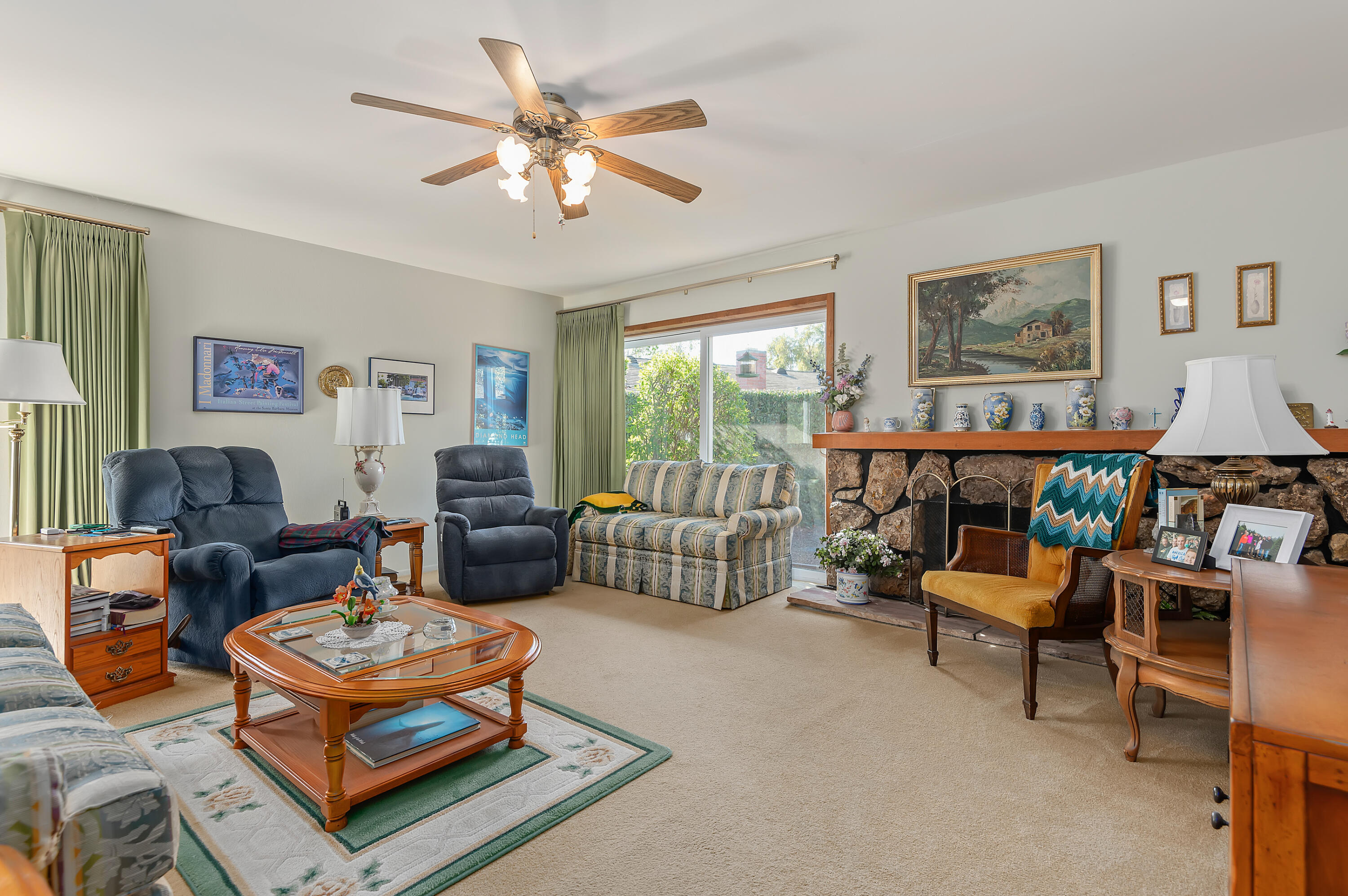 543 Las Perlas Drive Santa Barbara, CA 93111 - Photo 4 of 20 04 - Living Room