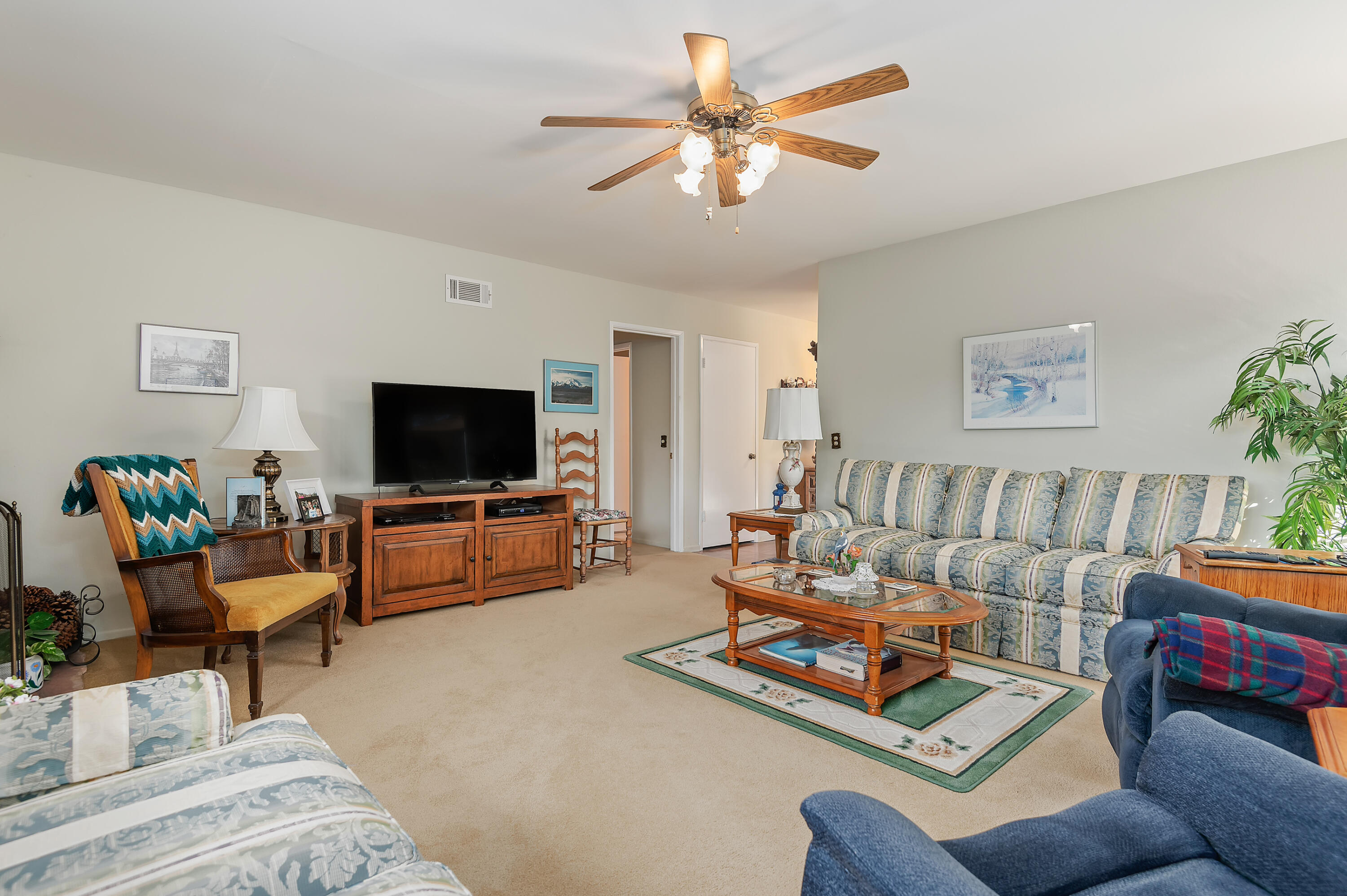 543 Las Perlas Drive Santa Barbara, CA 93111 - Photo 5 of 20 06 - Living Room