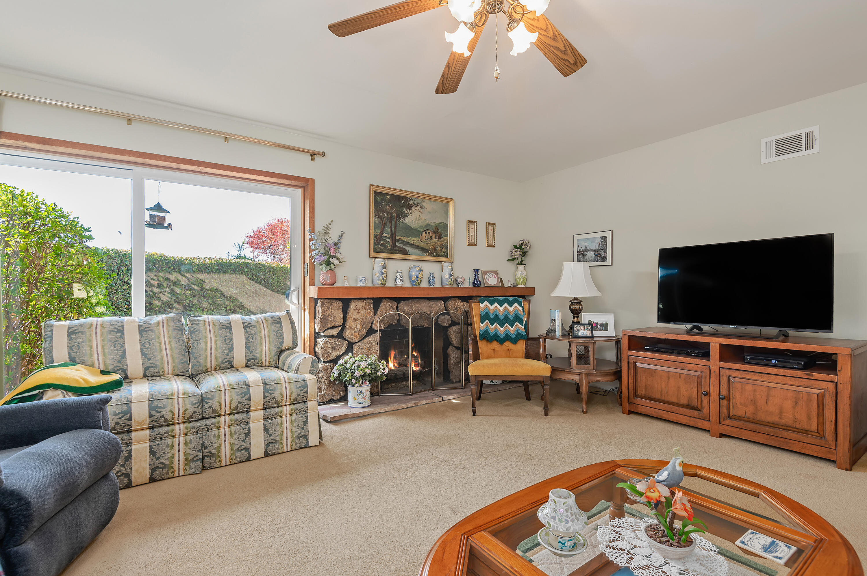 543 Las Perlas Drive Santa Barbara, CA 93111 - Photo 6 of 20 05 - Living Room