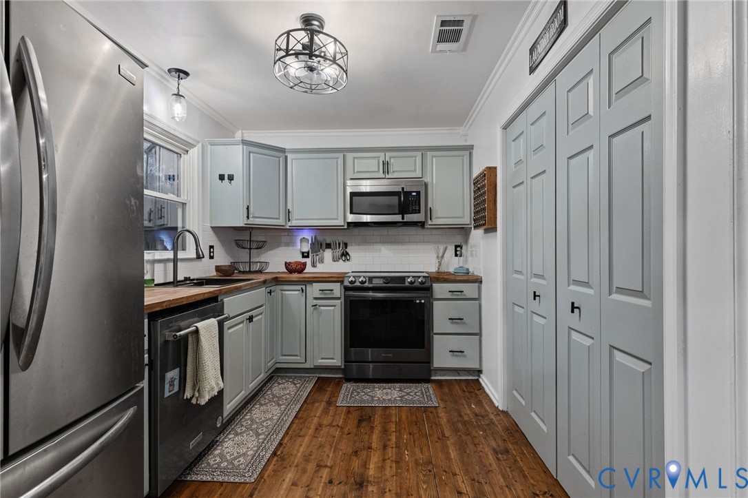 15601 Roland View Drive Chester, VA 23831 - Photo 6 of 18 a kitchen with stainless steel appliances a refrigerator sink and microwave