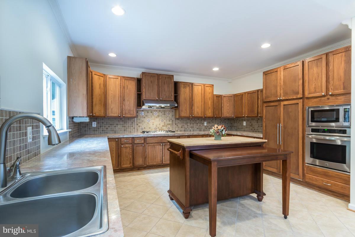 4917 Riding Ridge Court Laurel, MD 20707 - Photo 5 of 30 Huge Kitchen w/Center Island, Marble Counters