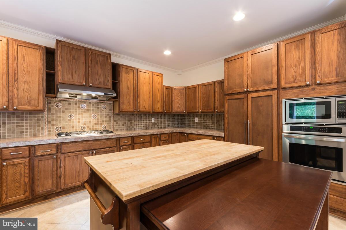 4917 Riding Ridge Court Laurel, MD 20707 - Photo 6 of 30 Gourmet Kitchen w/Center Island
