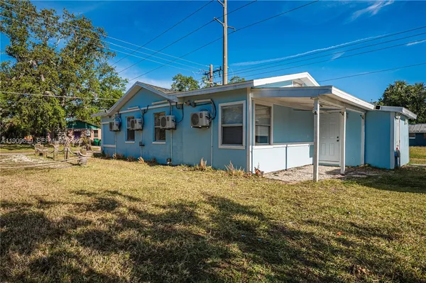 a view of a house with a backyard