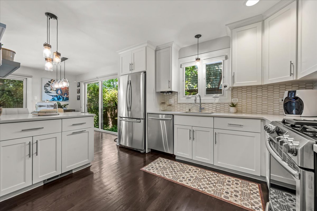 1569 Winnetka Road Glenview, IL 60025 - Photo 7 of 21
