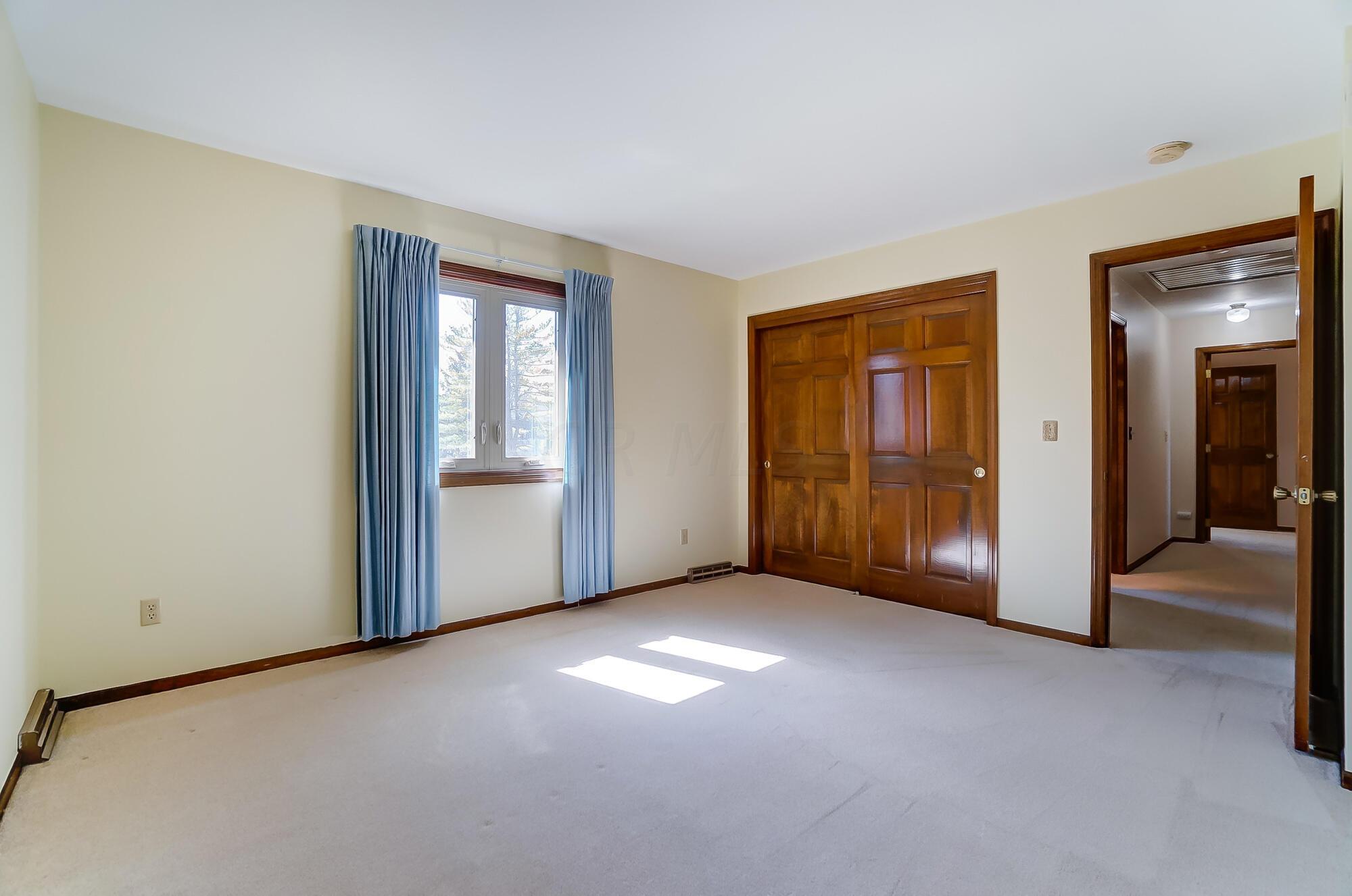2221 Sandover Road Columbus, OH 43220 - Photo 45 of 79 049