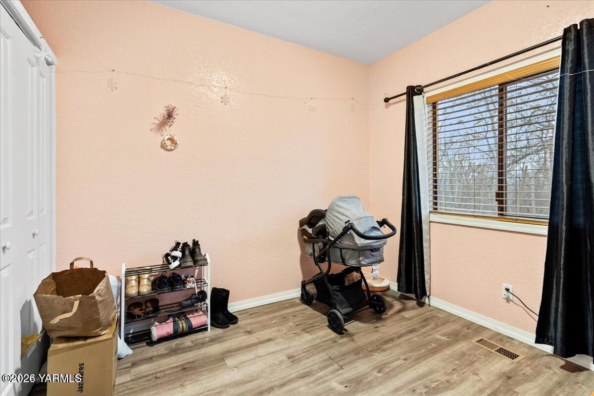 412 Bridge Street Granger, WA 98932 - Photo 13 of 25 20241223215901616575000000-o