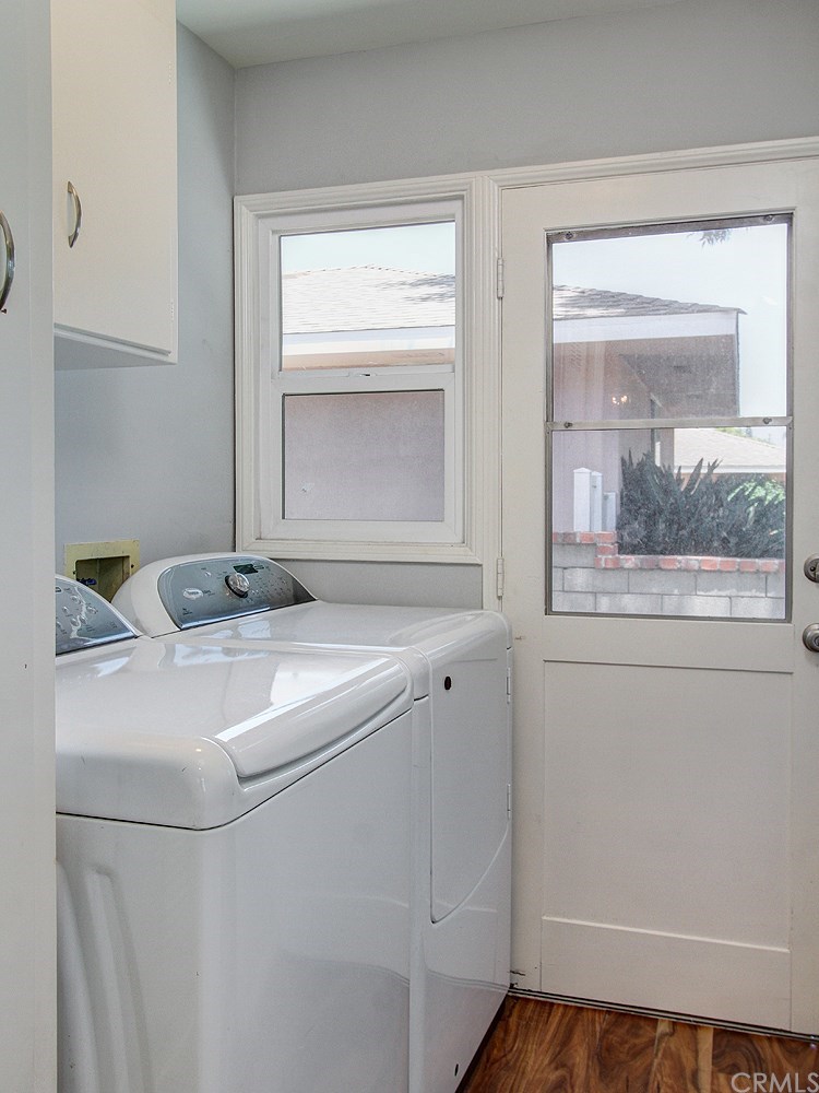 3745 Landfair Road Pasadena, CA 91107 - Photo 14 of 25 a bathroom with a sink and a mirror