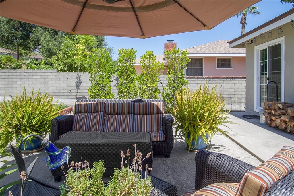 3745 Landfair Road Pasadena, CA 91107 - Photo 21 of 25 a view of a patio filled with furniture