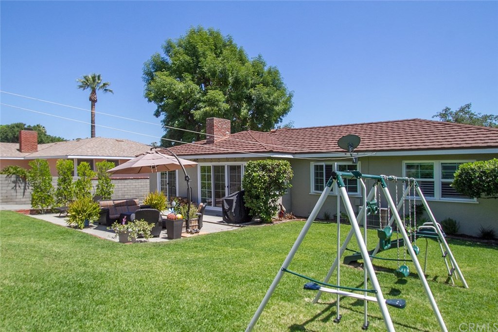 3745 Landfair Road Pasadena, CA 91107 - Photo 23 of 25 a front view of a house with garden