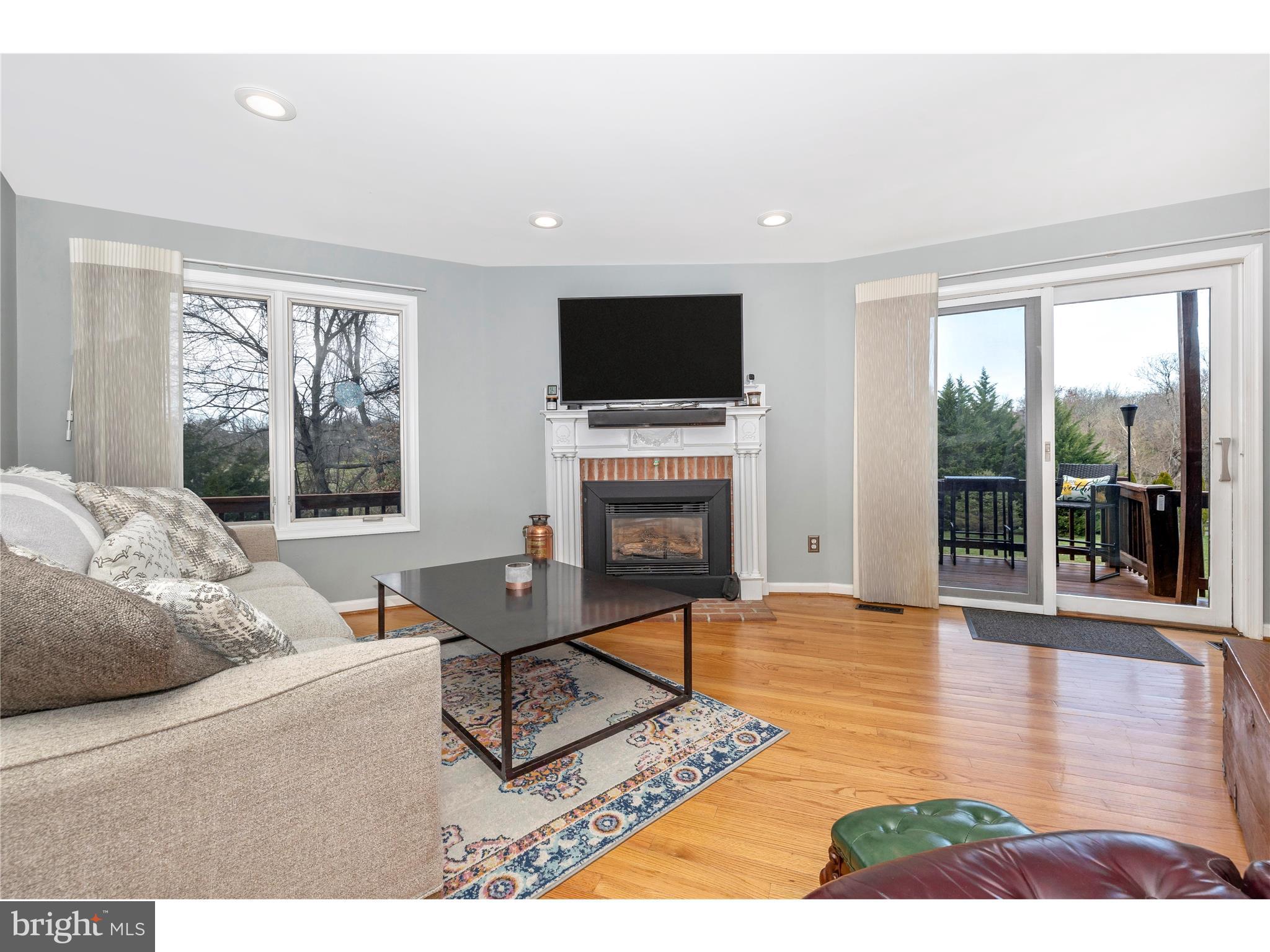 3338 Park Mills Road Frederick, MD 21704 - Photo 19 of 84 Living Room