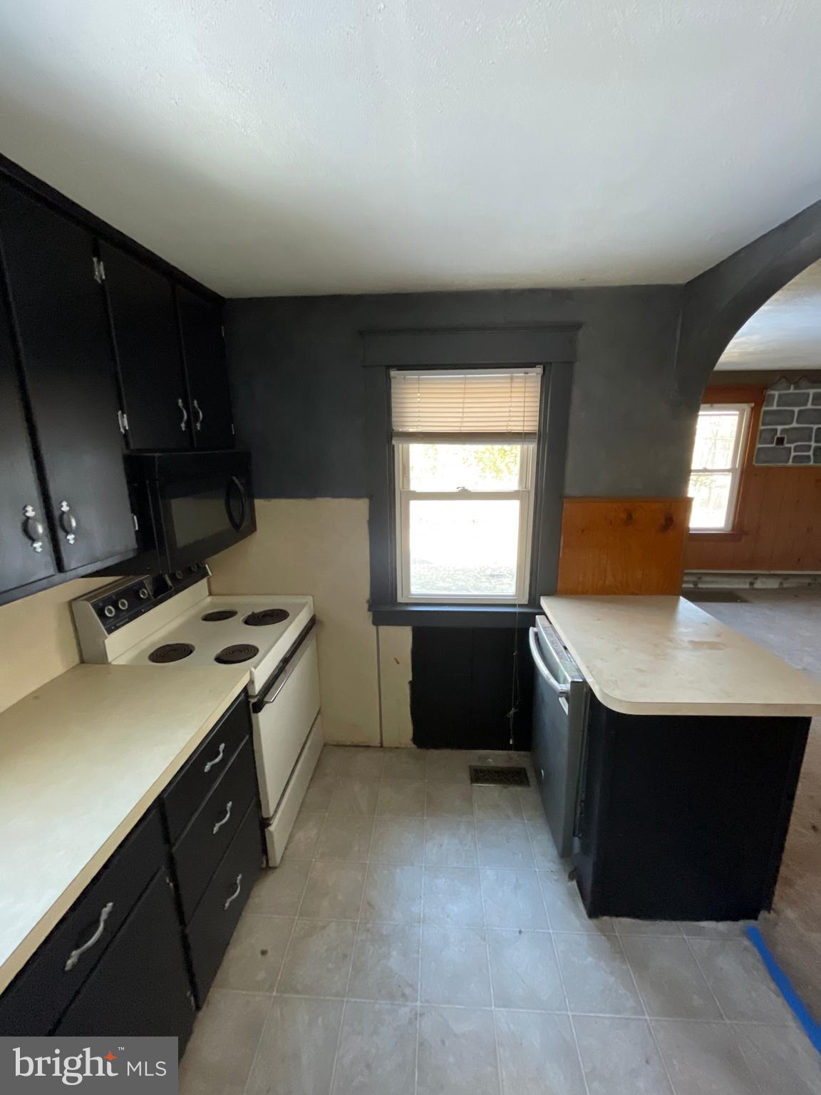 996 Allentown Road Green Lane, PA 18054 - Photo 6 of 29 Gallery Image 6