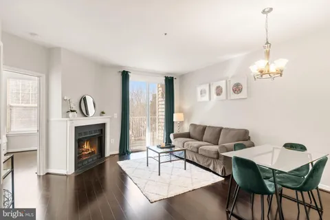 $435,000 | 1625 International Drive, Unit 203, McLean, VA 22102