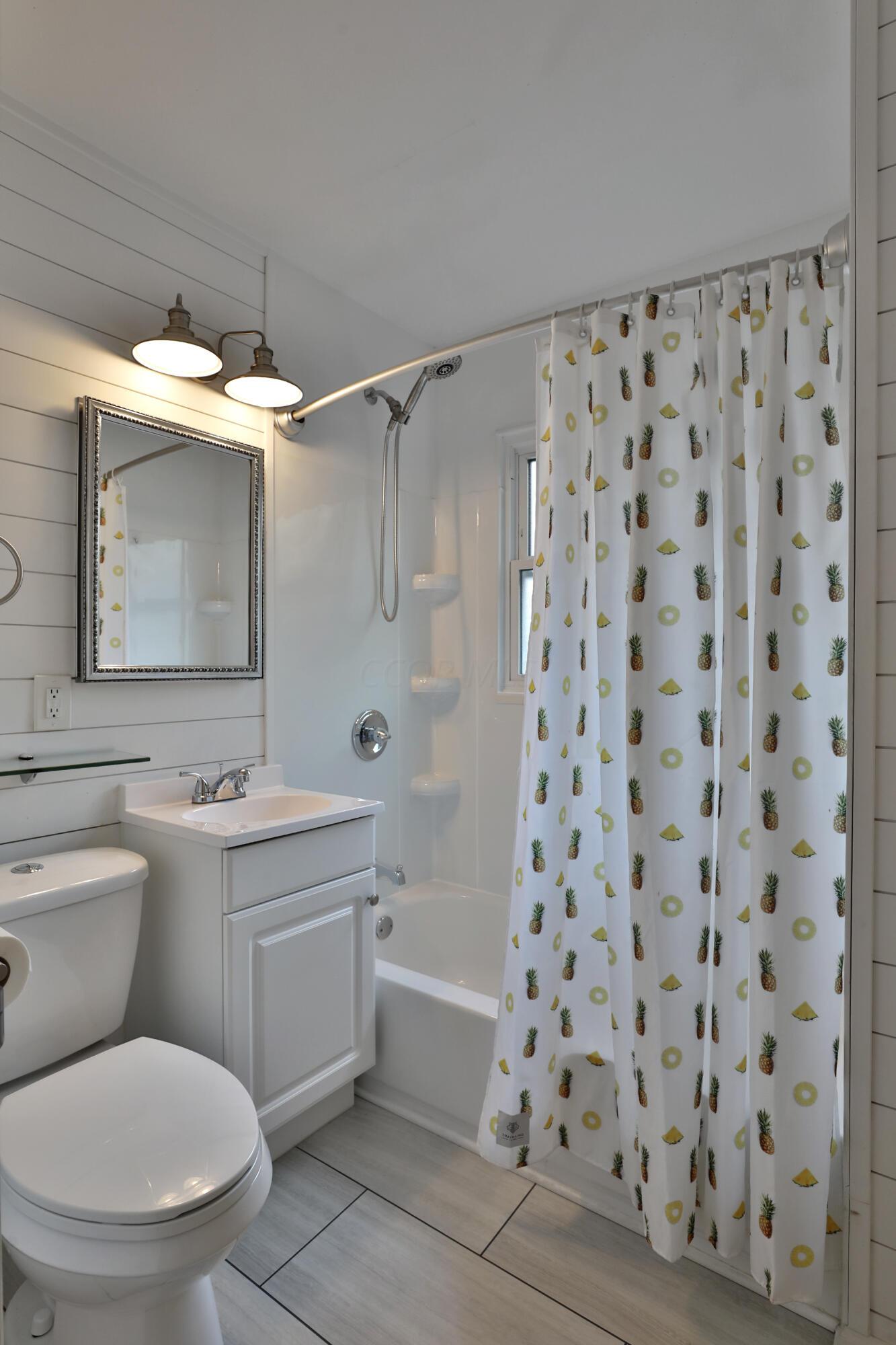 3044 Karl Road Columbus, OH 43224 - Photo 18 of 34 Bathroom