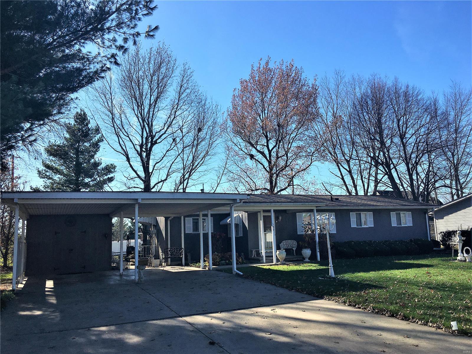189 Willowood Road Litchfield, IL 62056 - Photo 1 of 23 Gallery Image 1