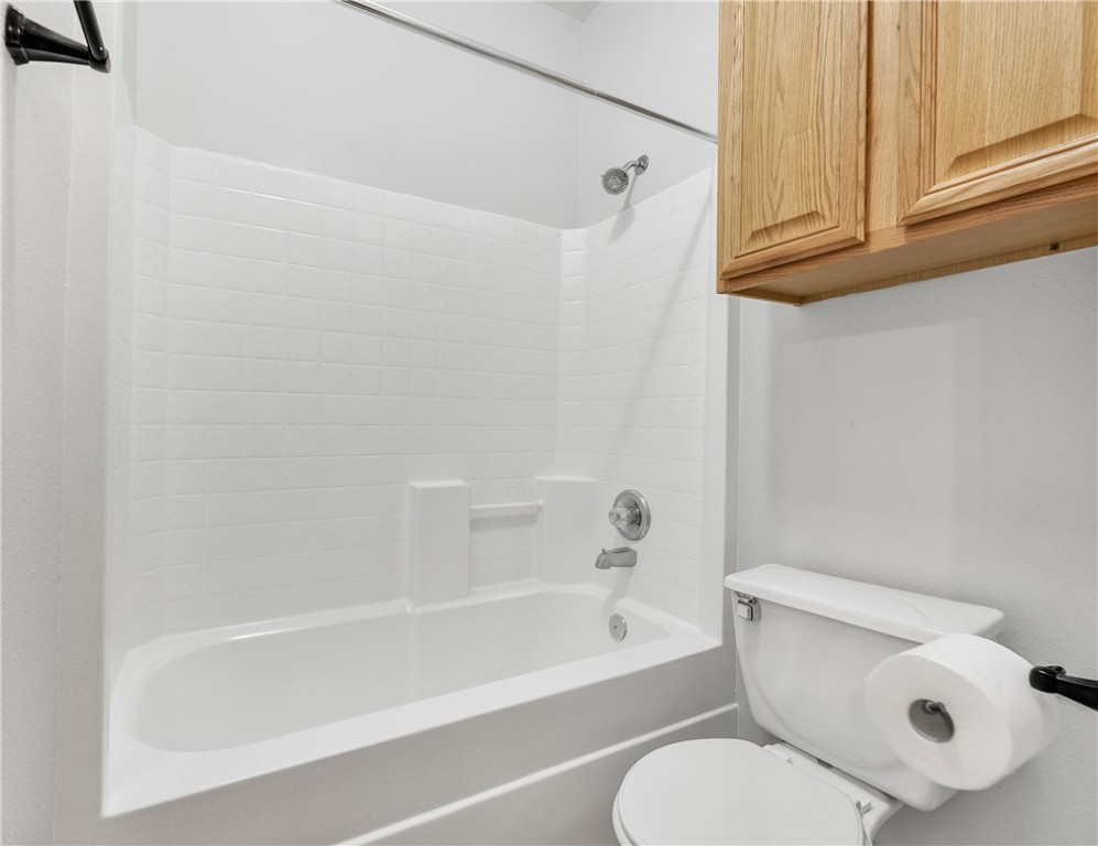 204 Fraternity Row College Station, TX 77845 - Photo 14 of 21 a bathroom with a toilet and bathtub