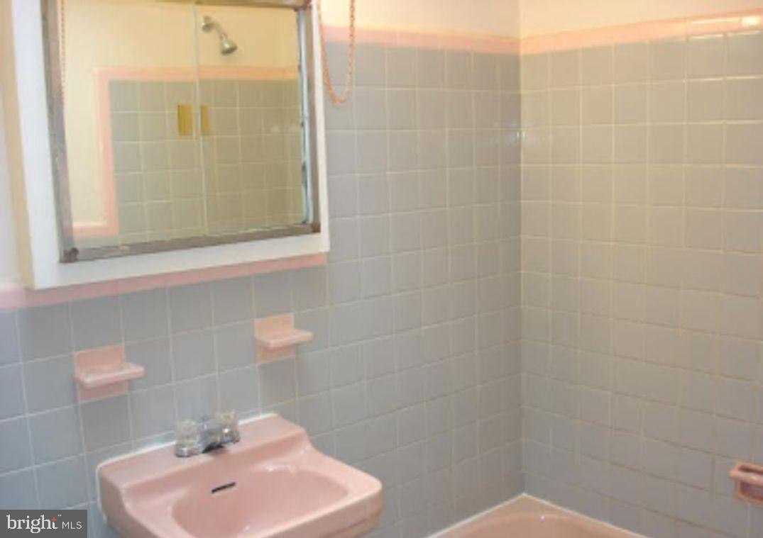 7328 Ruskin Road Philadelphia, PA 19151 - Photo 7 of 8