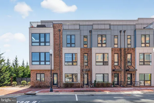 $950,000 | 402 Stabler Lane, Alexandria, VA 22304