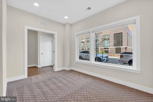 $950,000 | 402 Stabler Lane, Alexandria, VA 22304