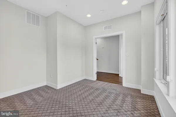 $950,000 | 402 Stabler Lane, Alexandria, VA 22304