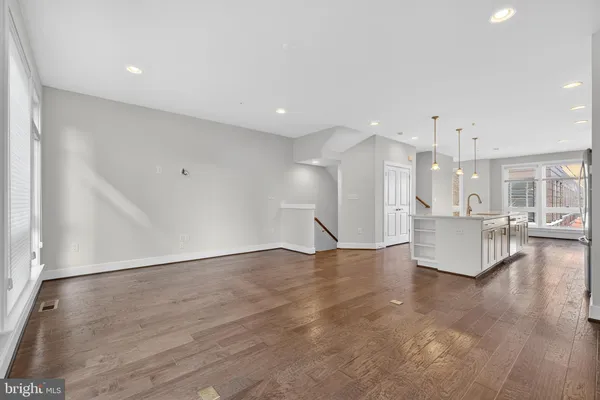 $950,000 | 402 Stabler Lane, Alexandria, VA 22304