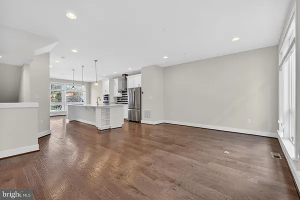 $950,000 | 402 Stabler Lane, Alexandria, VA 22304