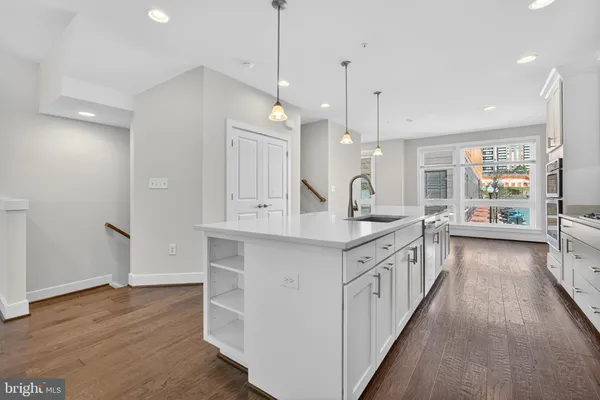 $950,000 | 402 Stabler Lane, Alexandria, VA 22304