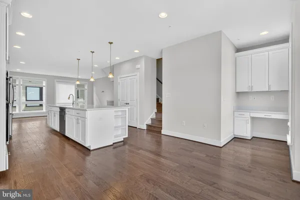 $950,000 | 402 Stabler Lane, Alexandria, VA 22304