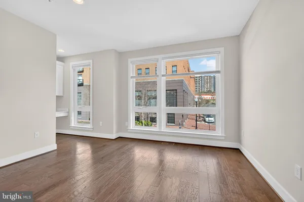 $950,000 | 402 Stabler Lane, Alexandria, VA 22304