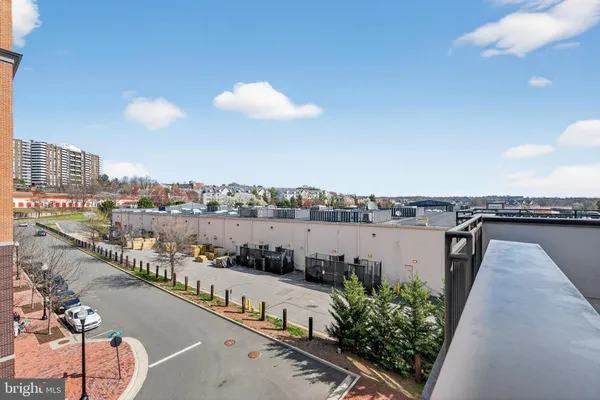 $950,000 | 402 Stabler Lane, Alexandria, VA 22304