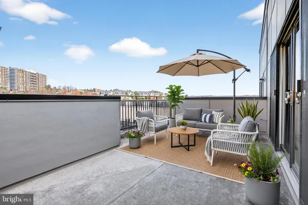 $950,000 | 402 Stabler Lane, Alexandria, VA 22304