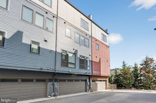 $950,000 | 402 Stabler Lane, Alexandria, VA 22304