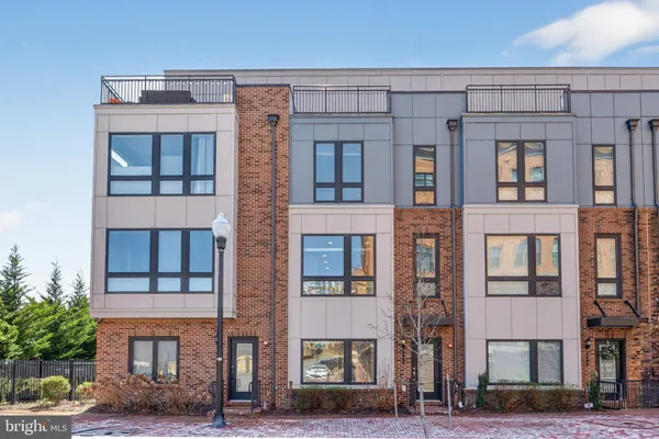 $950,000 | 402 Stabler Lane, Alexandria, VA 22304