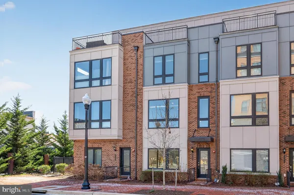 $950,000 | 402 Stabler Lane, Alexandria, VA 22304