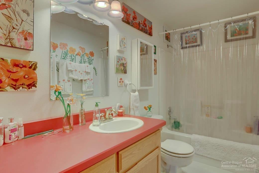 2392 Northeast Wells Acres Road Bend, OR 97701 - Photo 7 of 12 Gallery Image 7