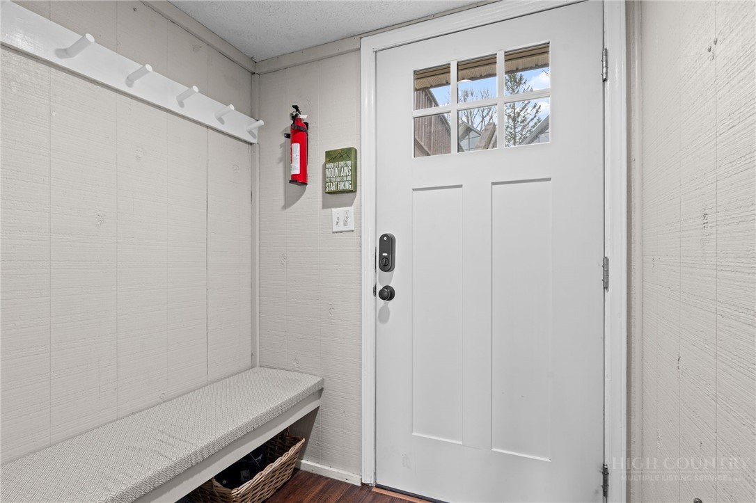 220 Northridge Road, Unit 7 Beech Mountain, NC 28604 - Photo 4 of 22