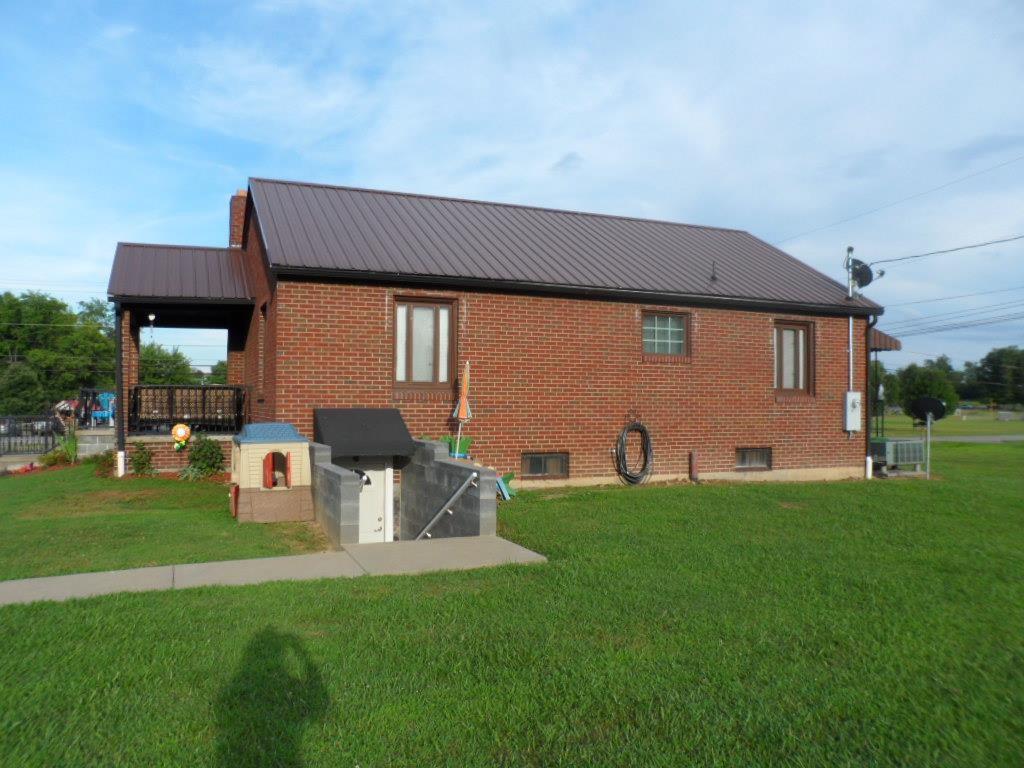 342 Ceylon Road Carmichaels, PA 15320 - Photo 4 of 24 Gallery Image 4
