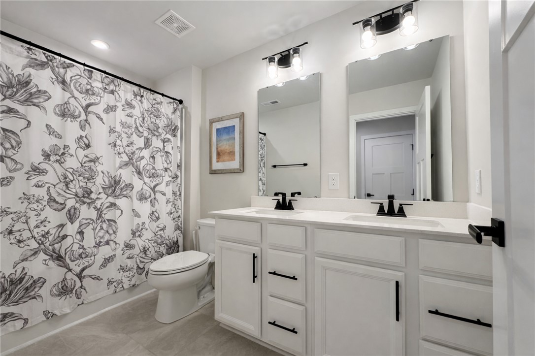 407 Camarillo Lane Anderson, SC 29621 - Photo 31 of 34 Upstairs Bath