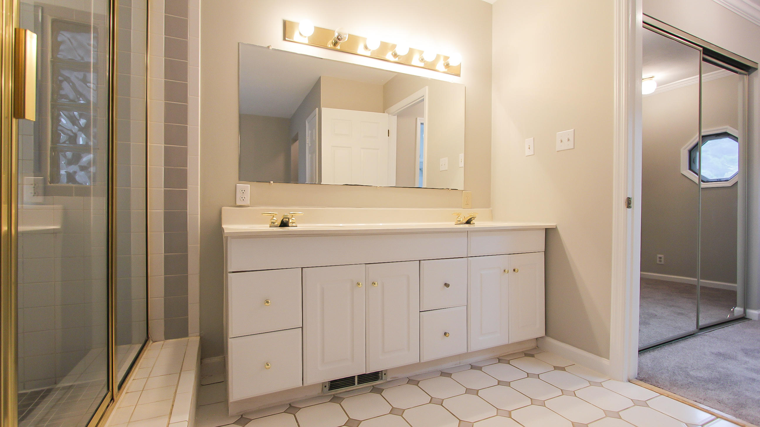 1633 Hart Road Knoxville, TN 37922 - Photo 18 of 40 Master Bath