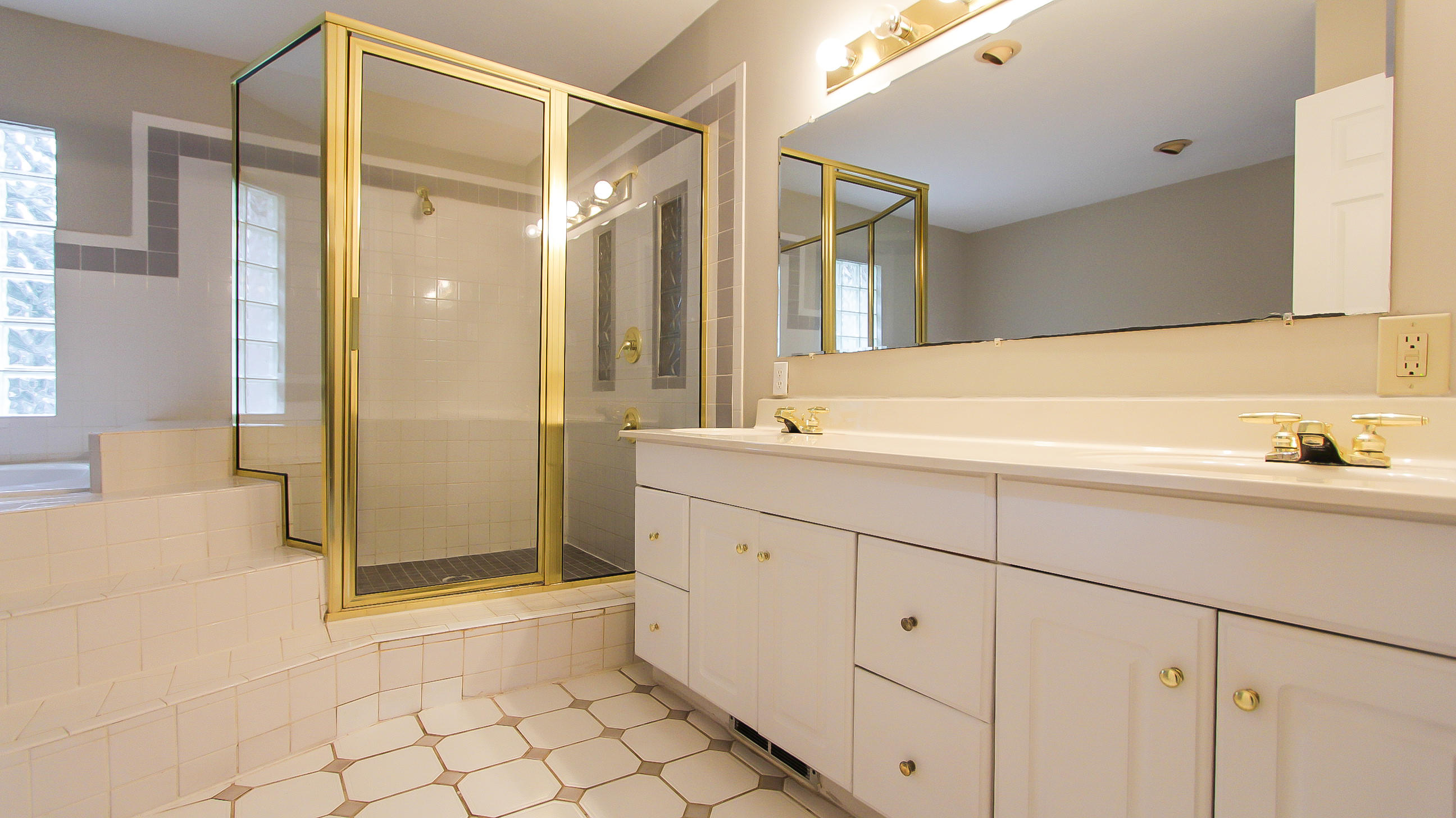 1633 Hart Road Knoxville, TN 37922 - Photo 19 of 40 Double Sinks