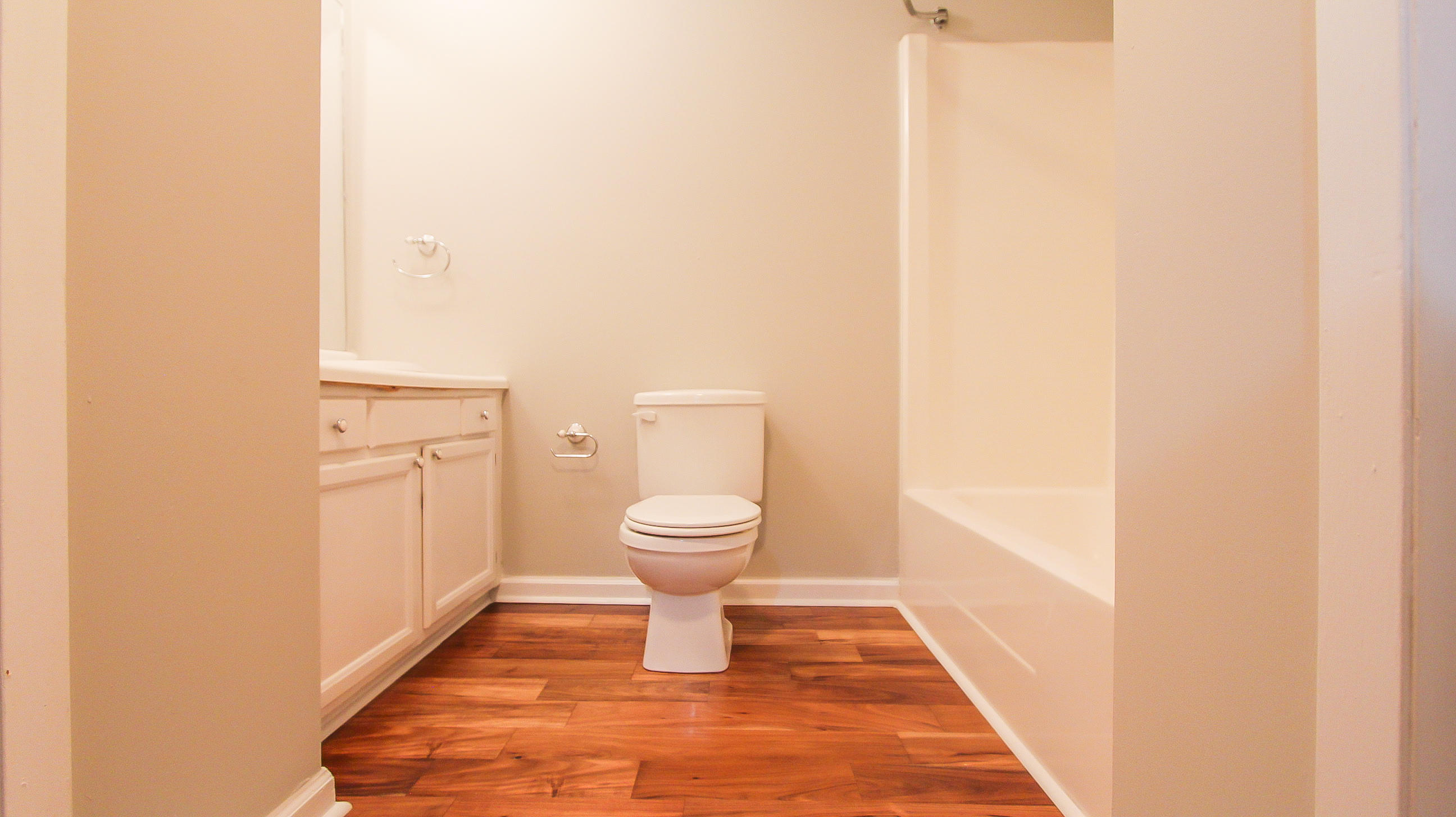1633 Hart Road Knoxville, TN 37922 - Photo 28 of 40 Full Bath on Main Level