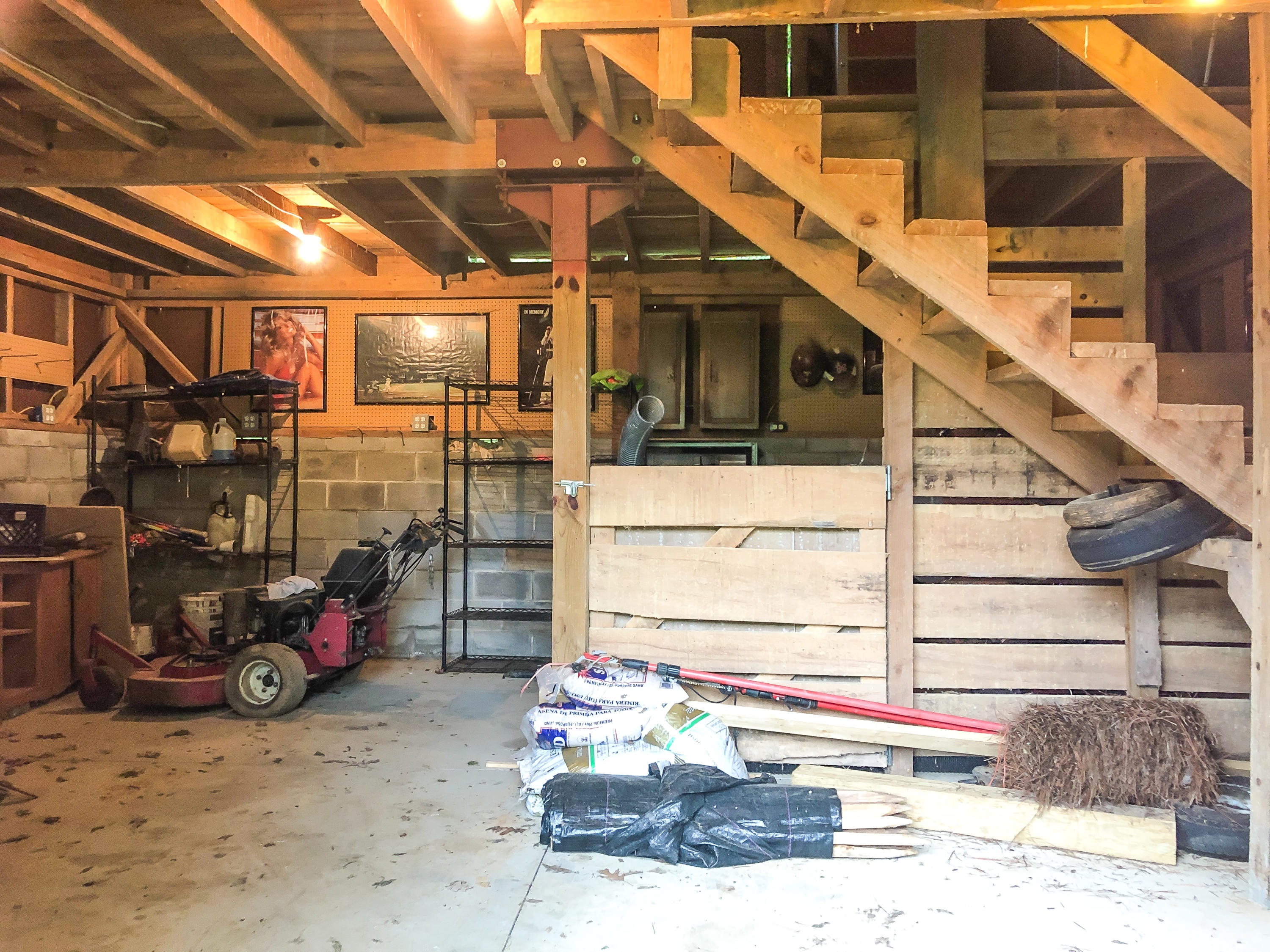 1633 Hart Road Knoxville, TN 37922 - Photo 35 of 40 Barn Interior Main Level