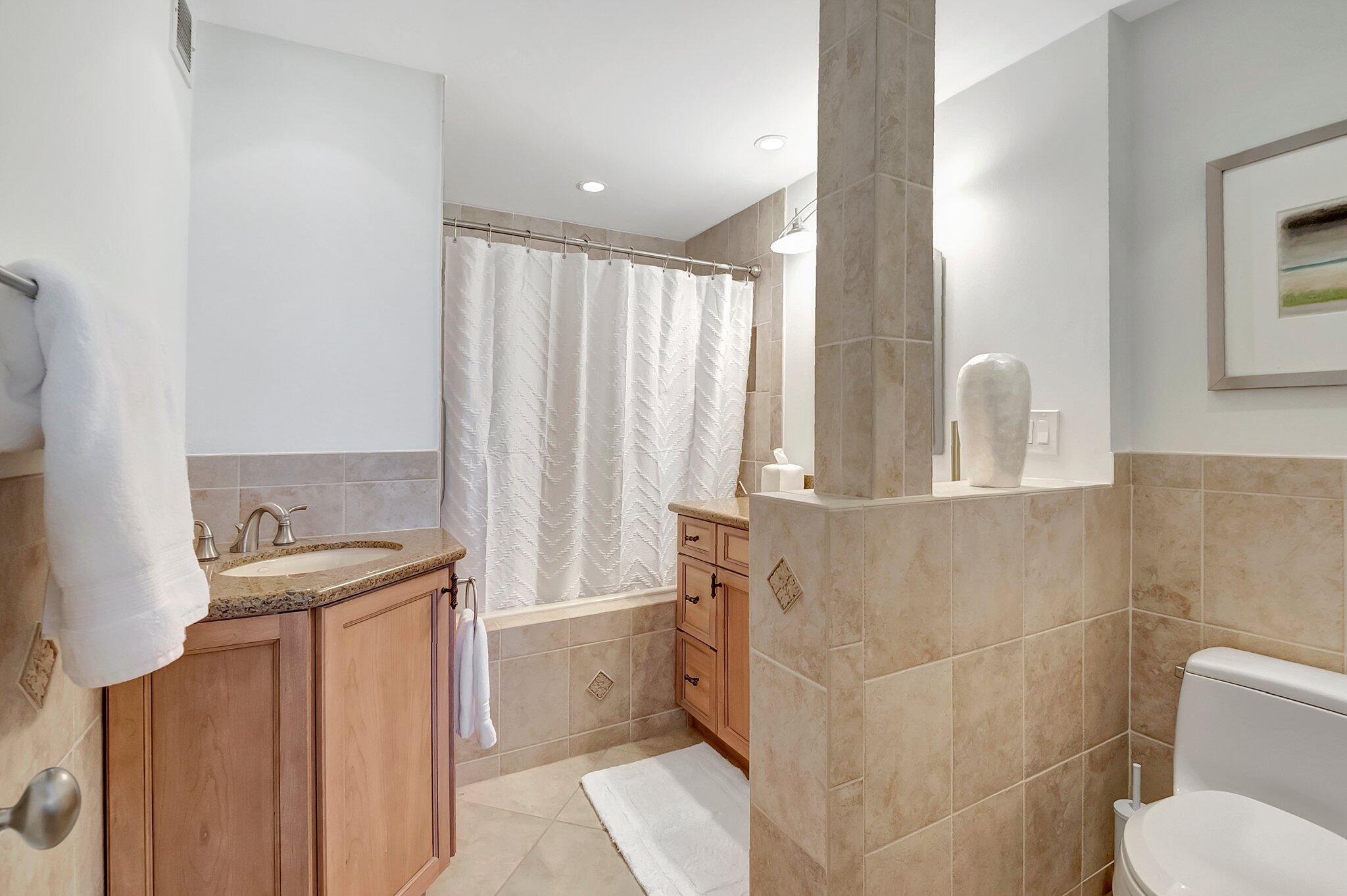 2871 North Ocean Boulevard, Unit D506 Boca Raton, FL 33431 - Photo 9 of 19 Primary Bath - Separate Dual Vanities