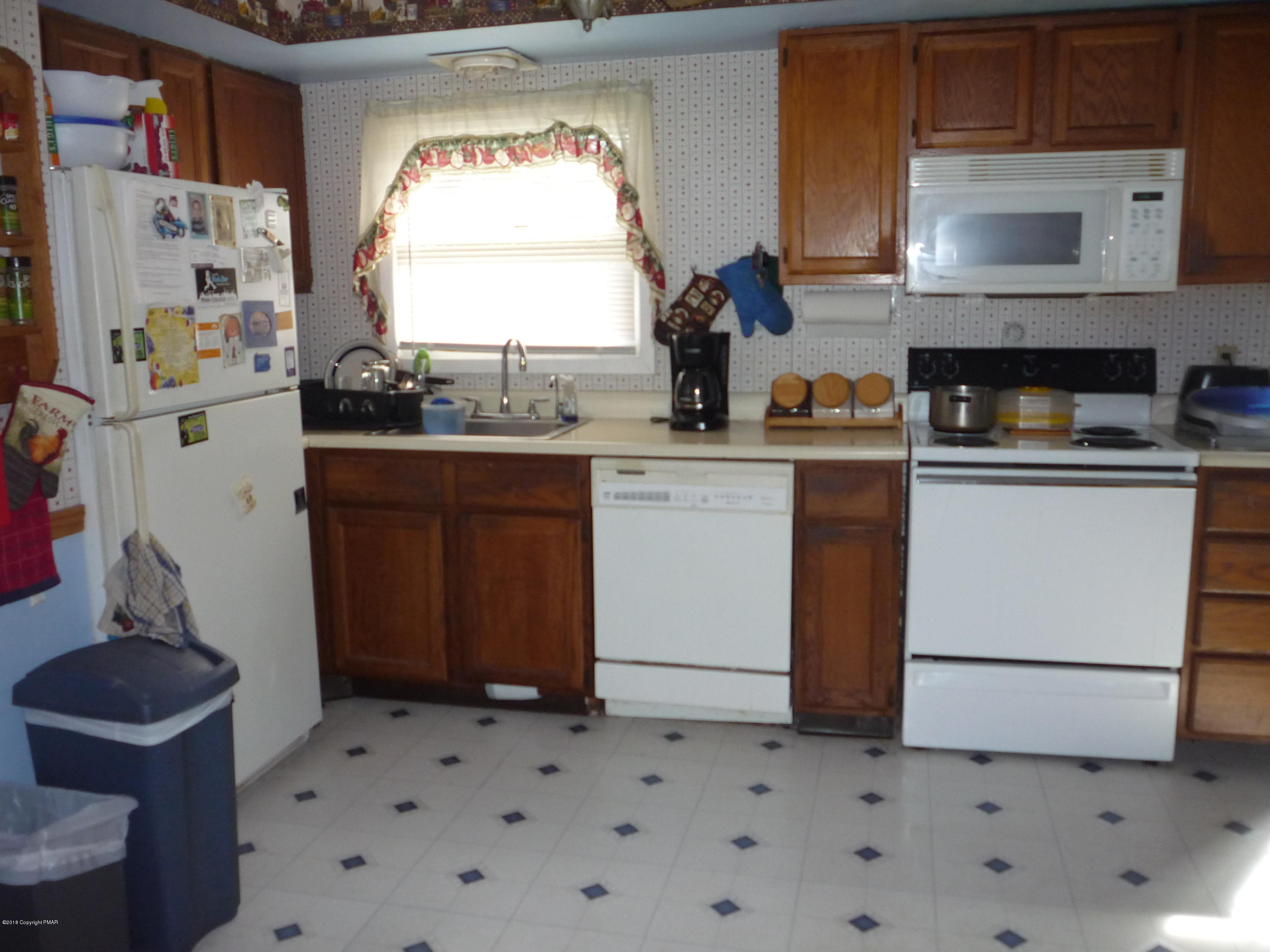 310 Shady Court Bushkill, PA 18324 - Photo 3 of 13 Kitchen