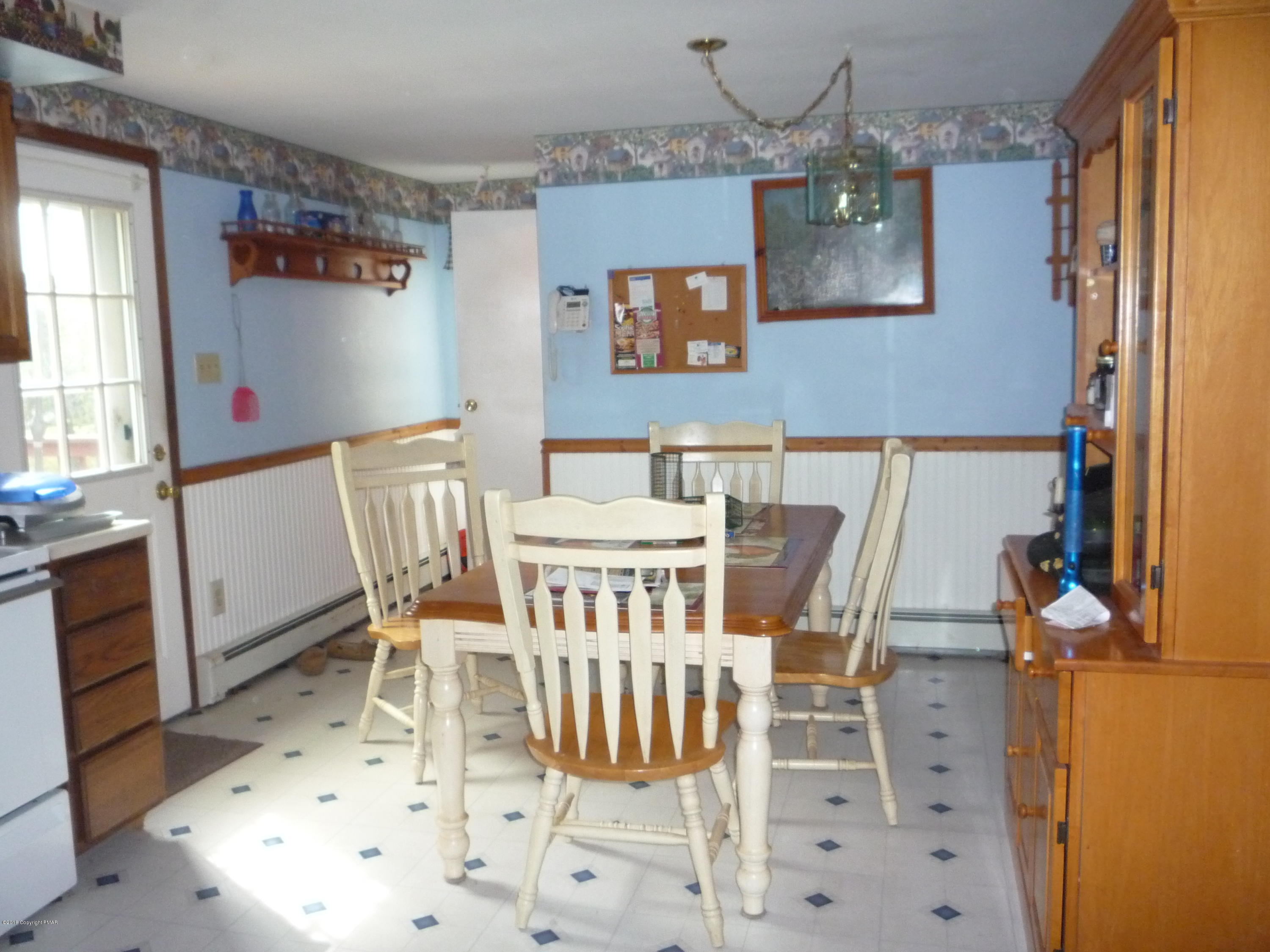 310 Shady Court Bushkill, PA 18324 - Photo 6 of 13 Eat in kitchen
