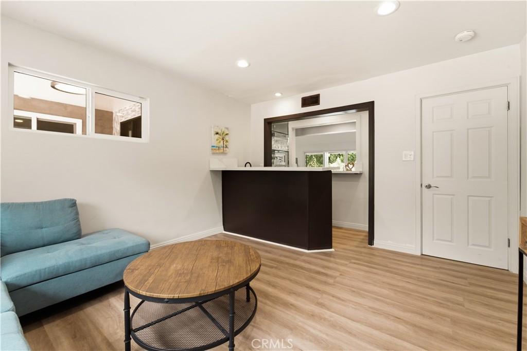 15701 Royal Ridge Road Sherman Oaks, CA 91403 - Photo 23 of 32 Gallery Image 23