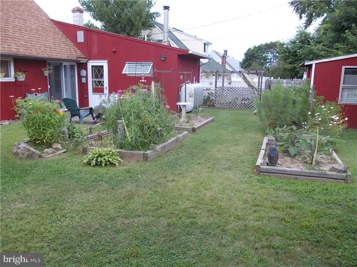 70 Harrow Road Levittown, PA 19056 - Photo 20 of 25 Exterior Back