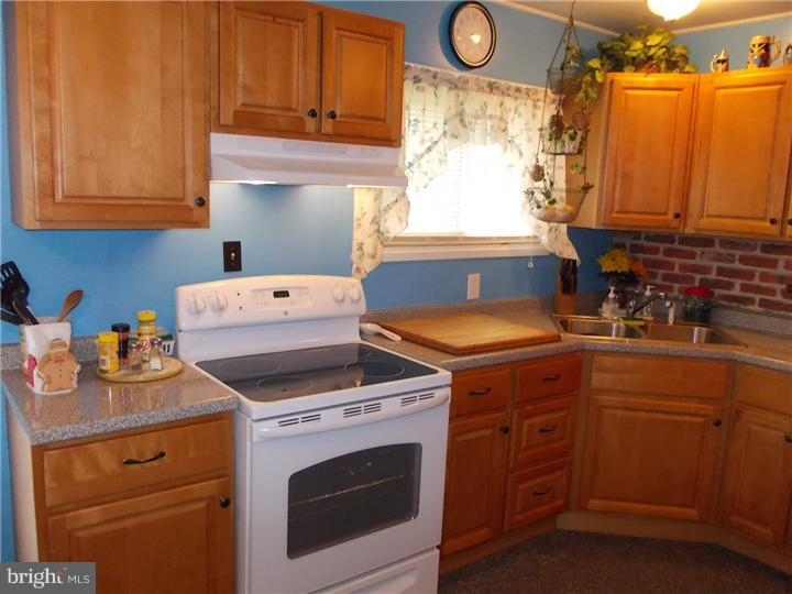 70 Harrow Road Levittown, PA 19056 - Photo 4 of 25 Kitchen